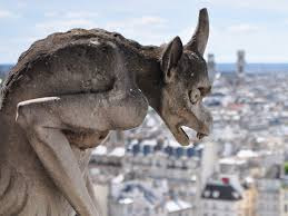 Chrliče vše z výšky pozorují, sledují nás. https://cestomilove.cz/blog/chram-matky-bozi-v-parizi-zachranil-pribeh-zvonika-a-krasne-esmeraldy/&thinsp;external link 