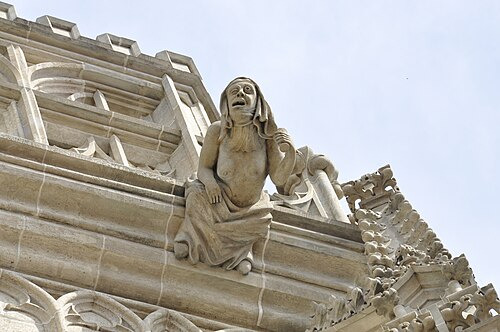 Chrlič na Dóme svaté Alžběty v Košicích, znázorňuje opilou ženu https://sk.wikipedia.org/wiki/Chrli%C4%8D&thinsp;external link 